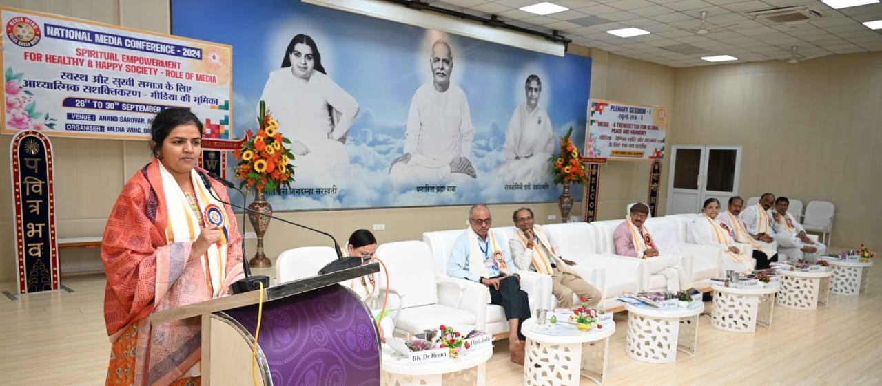 सम्मेलन काे संबोधित करती नोएडा के इंडिया टुडे मीडिया संस्थान डीन एवं निदेशक डॉ. ध्रुबा ज्योति पति। सम्मेलन काे संबोधित करती नोएडा के इंडिया टुडे मीडिया संस्थान डीन एवं निदेशक डॉ. ध्रुबा ज्योति पति।