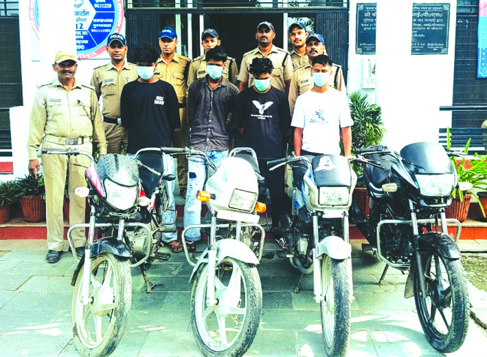 पुलिस गिरफ्त में आरोपित