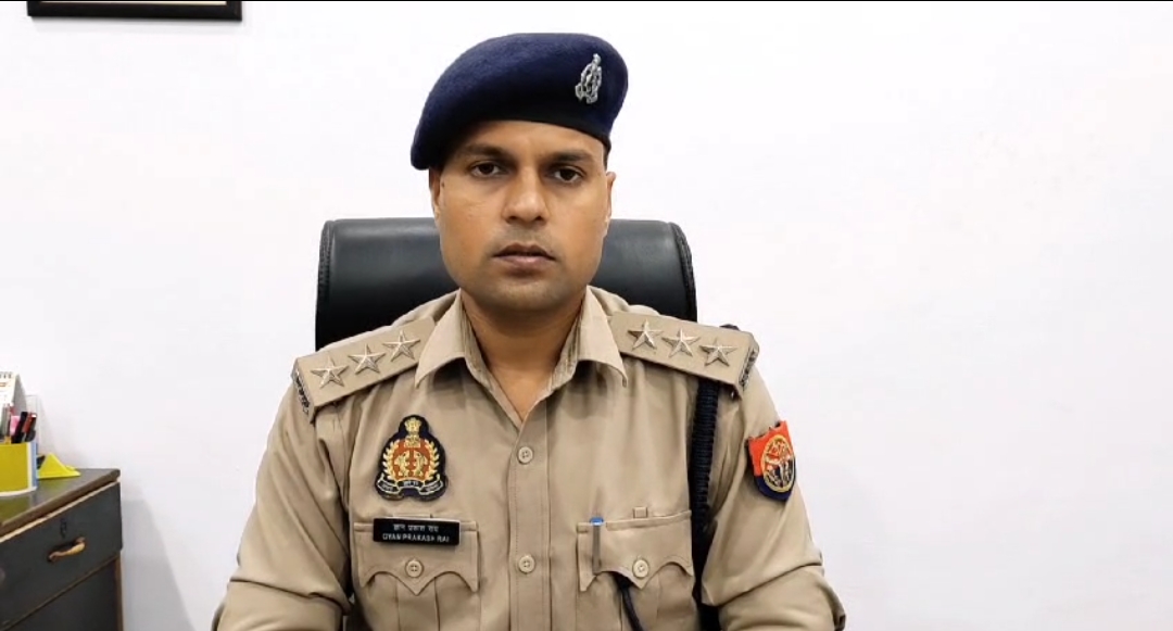 घटना की जानकारी देते एसीपी घटना की जानकारी देते एसीपी