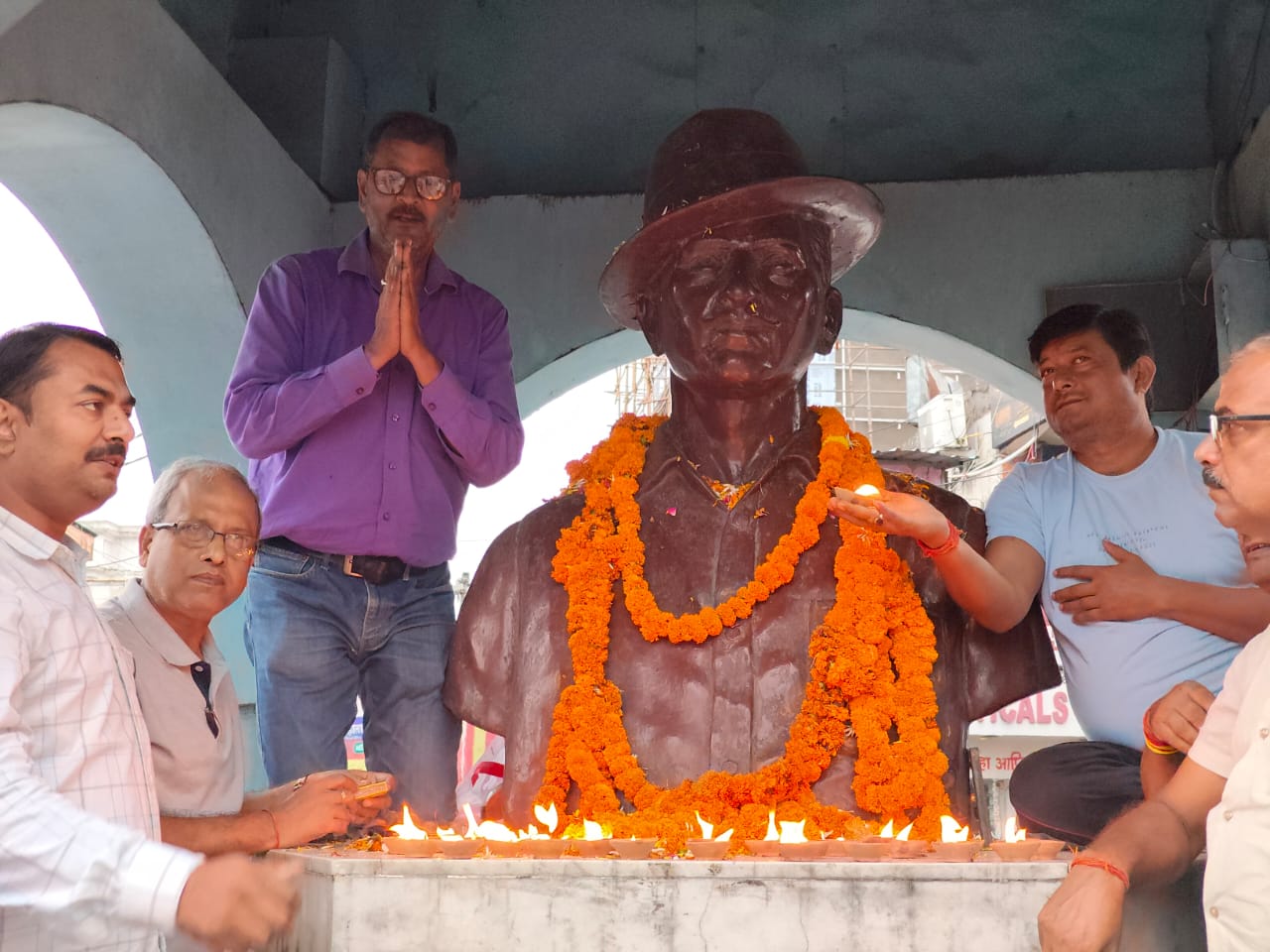 117 दिए जलाकर भगत सिंह की जन्म जयंती मनाई* 117 दिए जलाकर भगत सिंह की जन्म जयंती मनाई*
