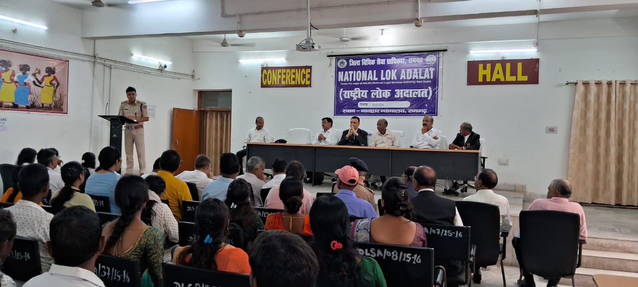 लोक अदालत में शामिल पक्षकार लोक अदालत में शामिल पक्षकार