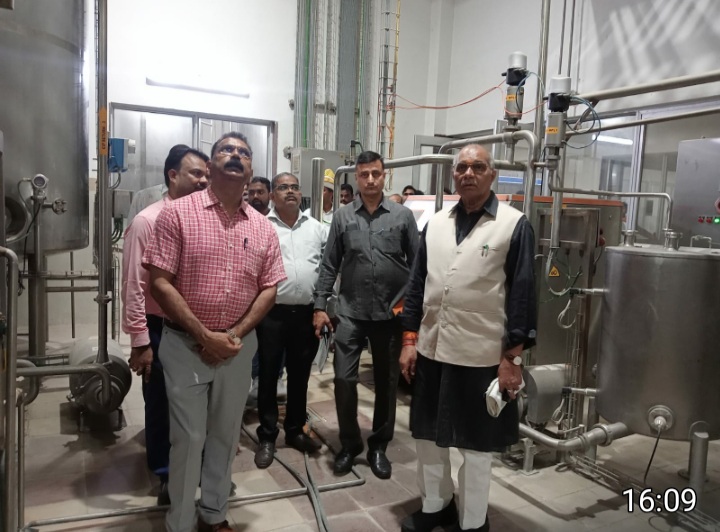 कन्नौज :- बंद पड़ा काऊ मिल्क प्लांट जल्द ही चालू होगा:-धर्मपाल सिंह कन्नौज :- बंद पड़ा काऊ मिल्क प्लांट जल्द ही चालू होगा:-धर्मपाल सिंह