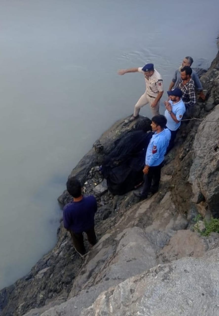 डोडा दुर्घटना में दो लोगों की मौत, एक घायल डोडा दुर्घटना में दो लोगों की मौत, एक घायल