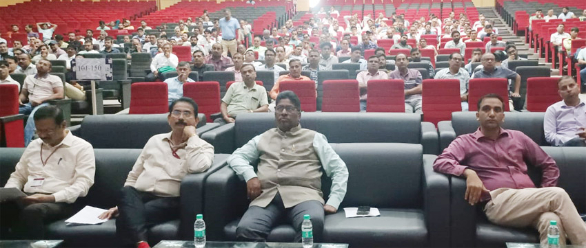 28 Snp- 6 सोनीपत: माइक्रो ऑब्जर्वरों के लिए प्रशिक्षण कार्यक्रम मुरथल के विश्वविद्यालय सभागार में उपस्थित अधिकारी। 28 Snp- 6 सोनीपत: माइक्रो ऑब्जर्वरों के लिए प्रशिक्षण कार्यक्रम मुरथल के विश्वविद्यालय सभागार में उपस्थित अधिकारी।