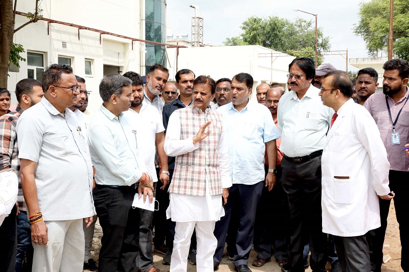 उप मुख्यमंत्री ने कैंसर यूनिट निर्माण का किया निरीक्षण उप मुख्यमंत्री ने कैंसर यूनिट निर्माण का किया निरीक्षण