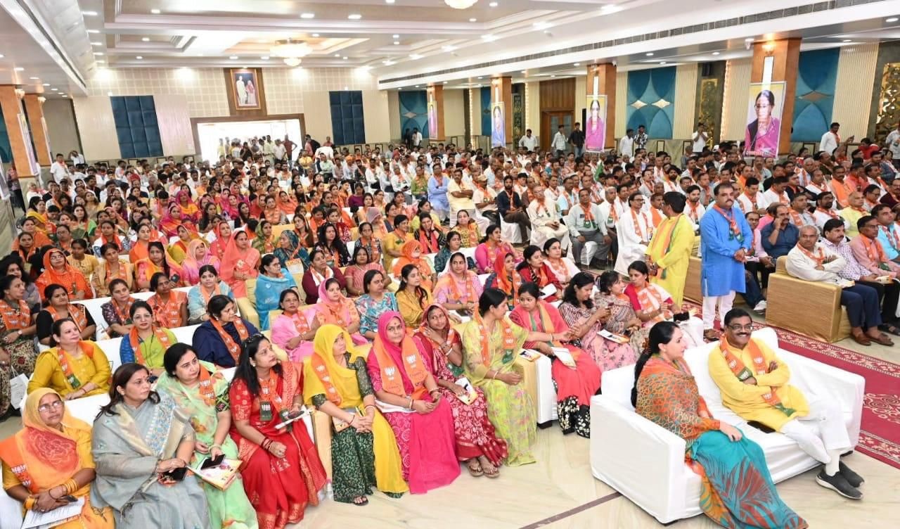 विद्याधर नगर में कार्यकर्ताओं के बीच सुना ‘मन की बात’ कार्यक्रम विद्याधर नगर में कार्यकर्ताओं के बीच सुना ‘मन की बात’ कार्यक्रम
