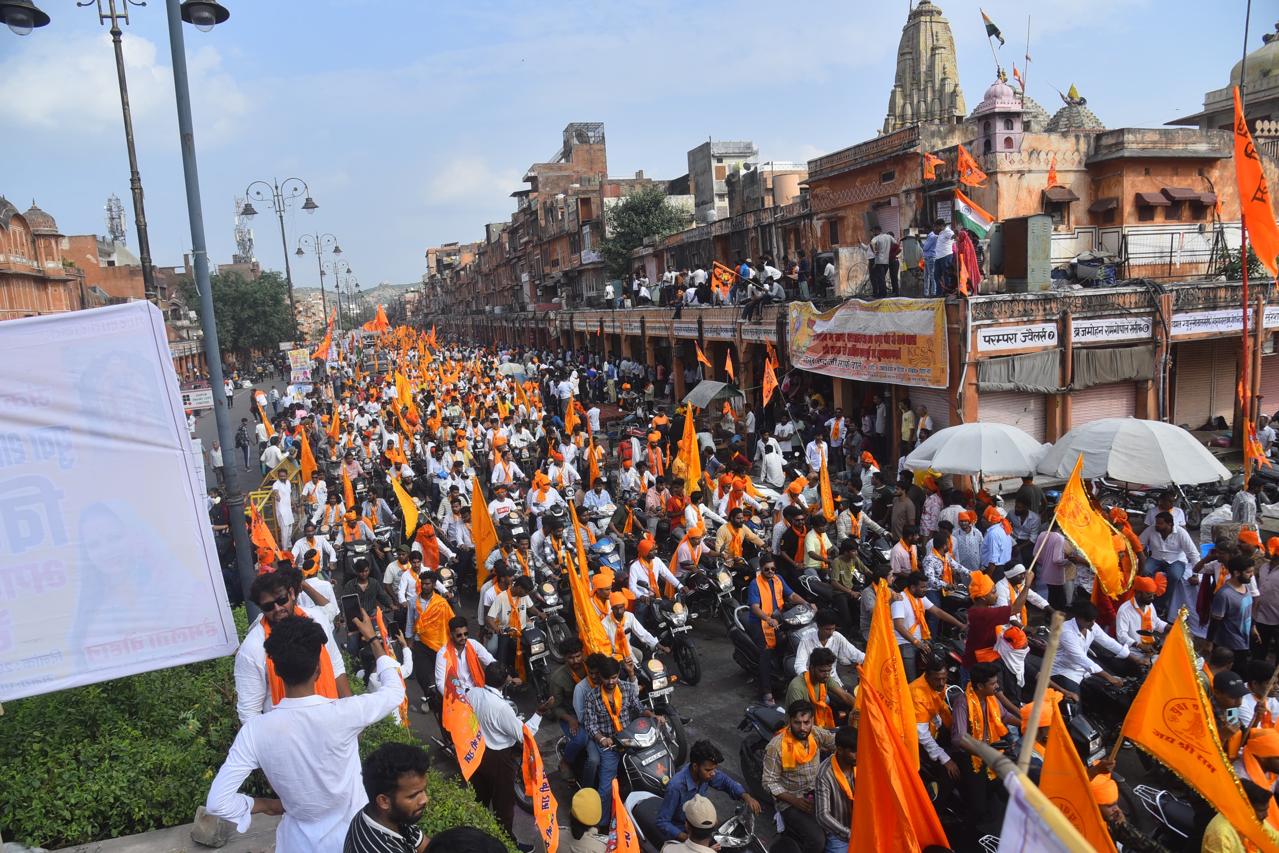 हिन्दू राष्ट्र की मांग पर निकाली विशाल भगवा रैली हिन्दू राष्ट्र की मांग पर निकाली विशाल भगवा रैली