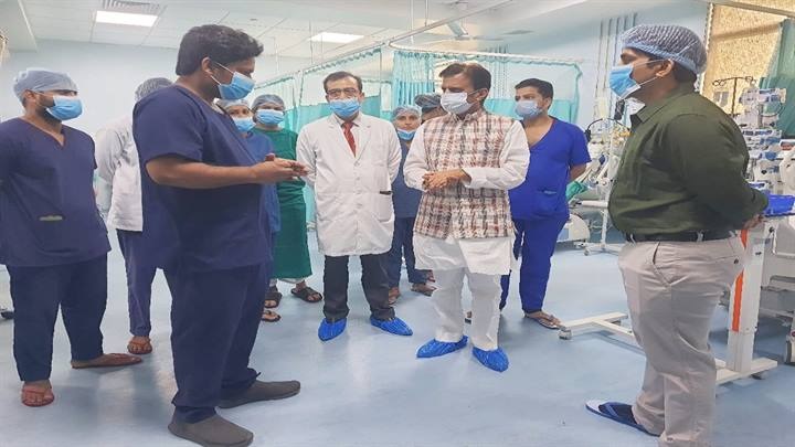 डॉक्टरों को दी विश्व ह्मदय दिवस की बधाई डॉक्टरों को दी विश्व ह्मदय दिवस की बधाई