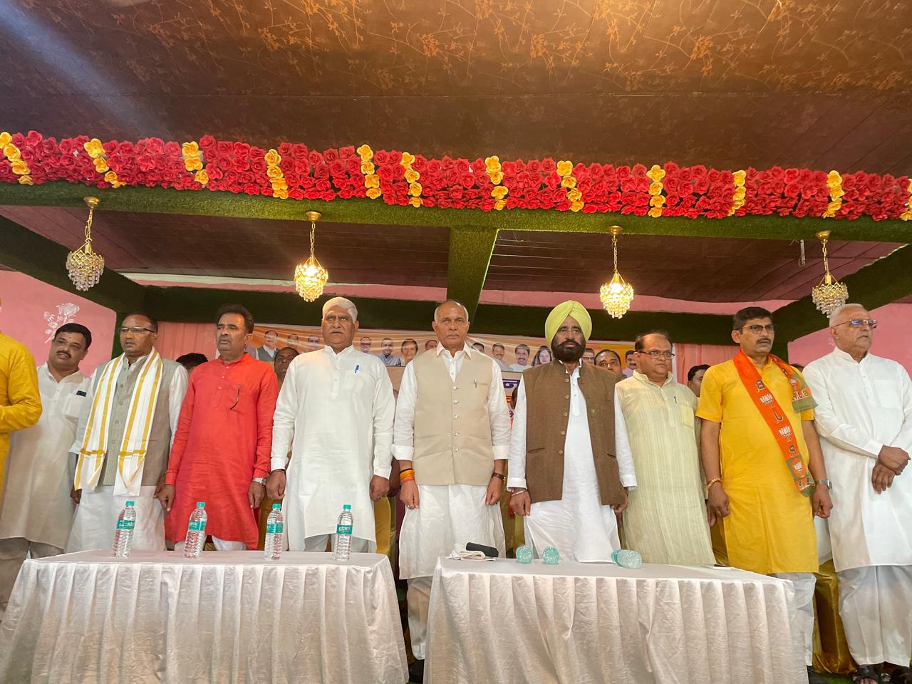 कुंदरकी विधानसभा में भाजपा किसान मोर्चा के सम्मेलन में उपस्थित कैबिनेट मंत्री धर्मपाल सिंह, राज्य मंत्री बलदेव औलख, जसवंत सिंह सैनी आदि। कुंदरकी विधानसभा में भाजपा किसान मोर्चा के सम्मेलन में उपस्थित कैबिनेट मंत्री धर्मपाल सिंह, राज्य मंत्री बलदेव औलख, जसवंत सिंह सैनी आदि।