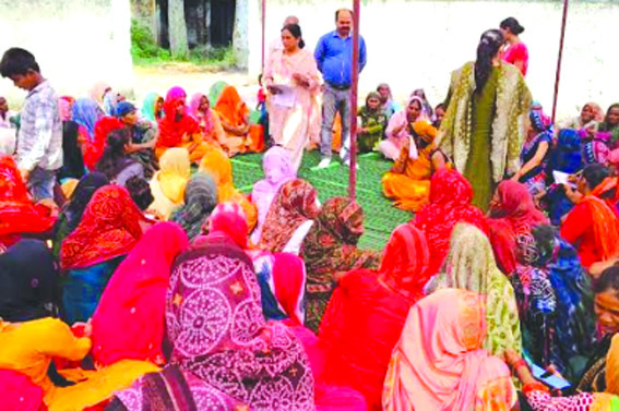 महिला एवं बाल सभाओं के दौरान महिला एवं बाल सभाओं के दौरान
