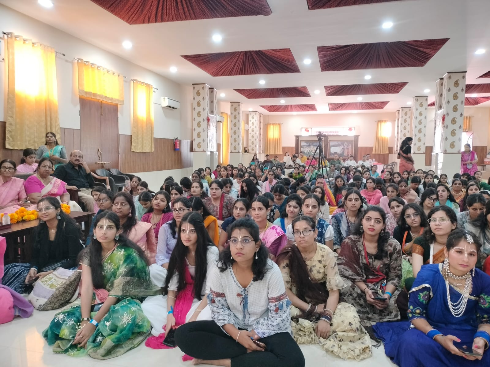 इस्कॉन मंदिर में यूथ गर्ल्स फेस्ट का जागृति का आयोजन इस्कॉन मंदिर में यूथ गर्ल्स फेस्ट का जागृति का आयोजन