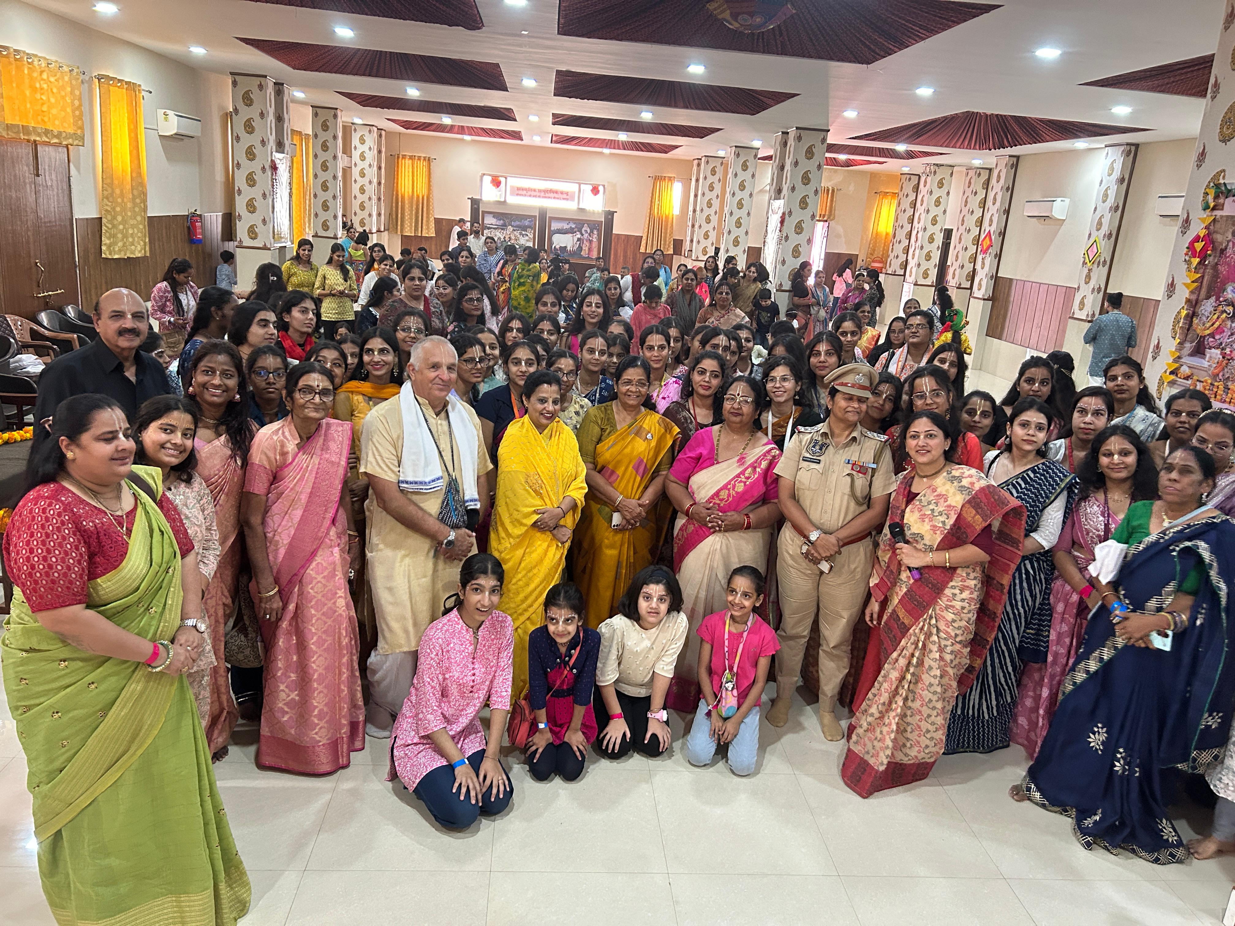 इस्कॉन मंदिर में यूथ गर्ल्स फेस्ट का जागृति का आयोजन इस्कॉन मंदिर में यूथ गर्ल्स फेस्ट का जागृति का आयोजन