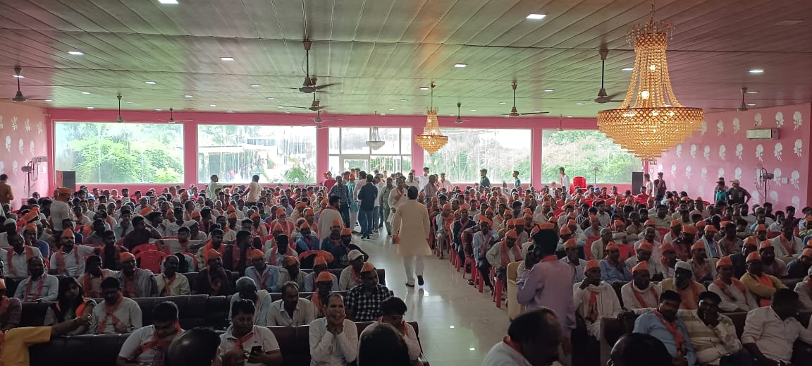 कुंदरकी विधानसभा में भाजपा किसान मोर्चा के सम्मेलन में उपस्थित क्षेत्रवासी। कुंदरकी विधानसभा में भाजपा किसान मोर्चा के सम्मेलन में उपस्थित क्षेत्रवासी।