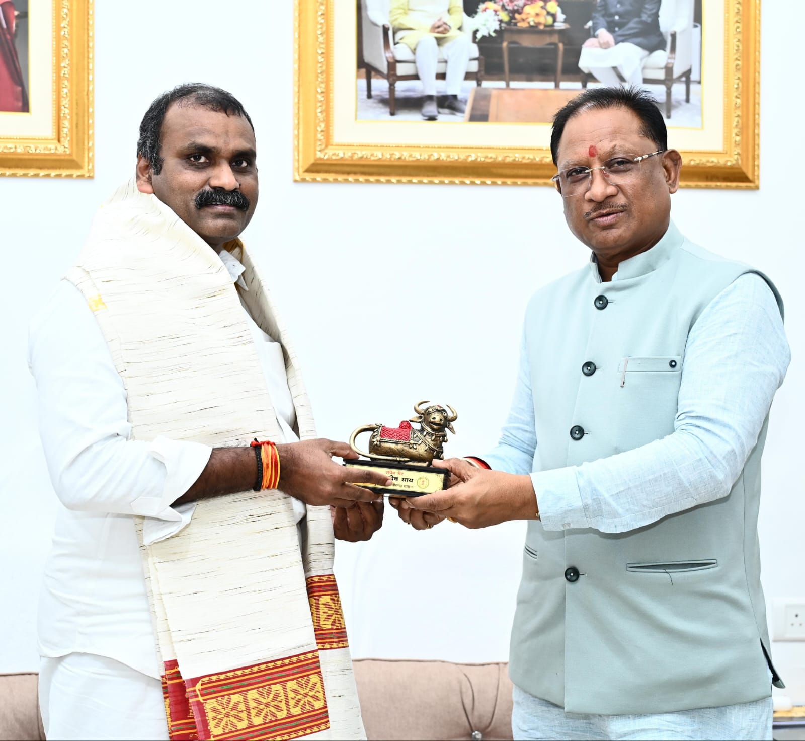 मुख्यमंत्री विष्णुदेव साय से मिले केंद्रीय सूचना एवं प्रसारण राज्य मंत्री डॉ. एल. मुरुगन मुख्यमंत्री विष्णुदेव साय से मिले केंद्रीय सूचना एवं प्रसारण राज्य मंत्री डॉ. एल. मुरुगन