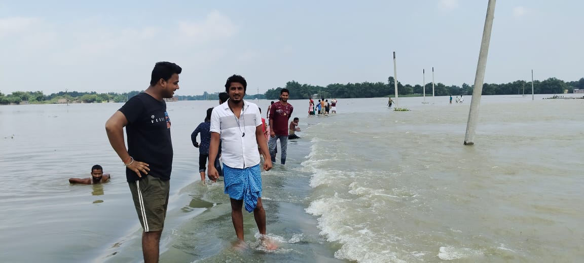 चारो तरफ पानी ही पानी चारो तरफ पानी ही पानी