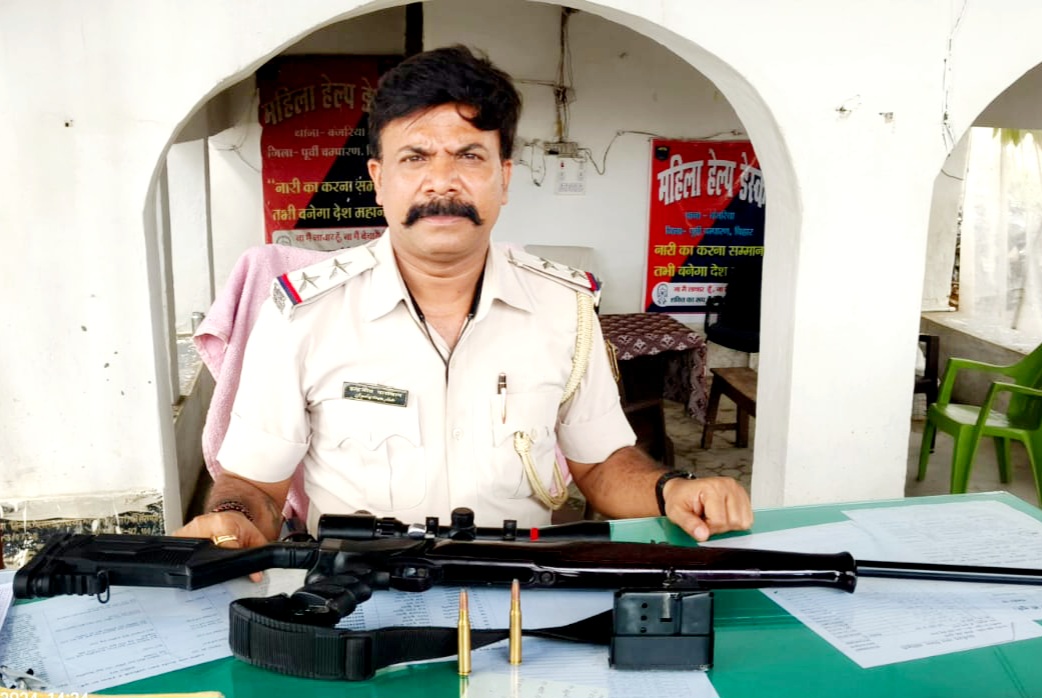 जब्त राइफल व गोली जब्त राइफल व गोली