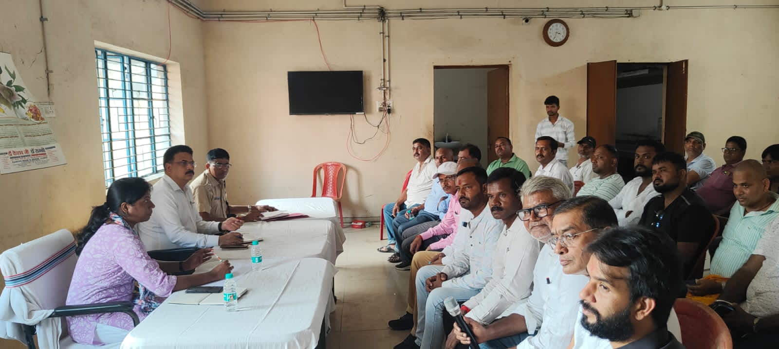 शांति समिति की बैठक में शामिल अधिकारी शांति समिति की बैठक में शामिल अधिकारी