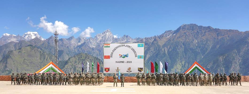 भारत-कजाकिस्तान संयुक्त सैन्य अभ्यास काजिंद-2024 में प्रतिभाग करते सैनिक। भारत-कजाकिस्तान संयुक्त सैन्य अभ्यास काजिंद-2024 में प्रतिभाग करते सैनिक।