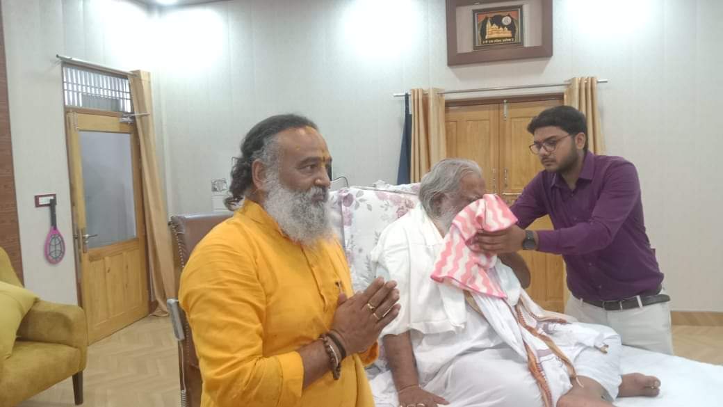 महन्त नृत्य गोपाल दासजी महाराज