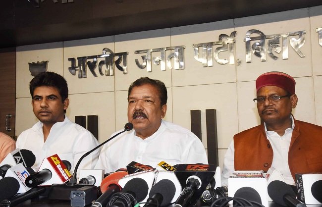 प्रदेश कार्यालय में भाजपा अध्यक्ष प्रेसवार्ता के दौरान प्रदेश कार्यालय में भाजपा अध्यक्ष प्रेसवार्ता के दौरान