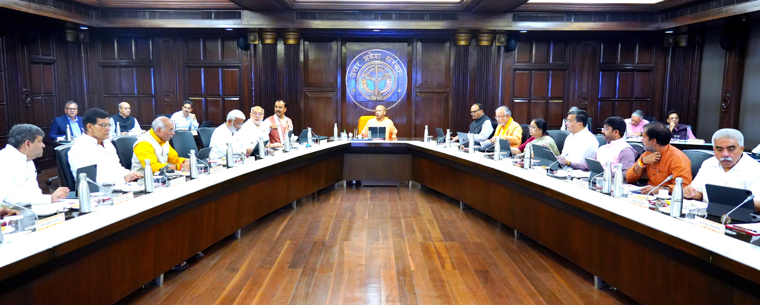 योगी कैबिनेट की बैठक योगी कैबिनेट की बैठक