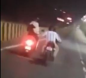 युवती को बैड टच करने का वीडियो वायरल युवती को बैड टच करने का वीडियो वायरल