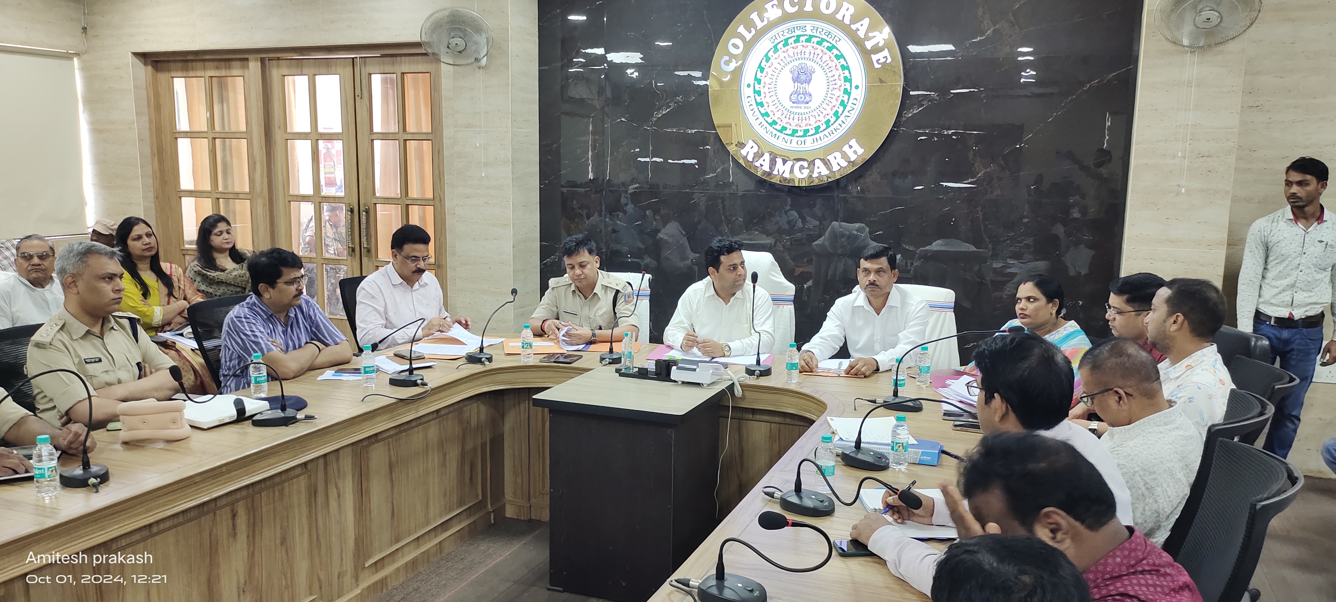 शांति समिति की बैठक में शामिल अधिकारी शांति समिति की बैठक में शामिल अधिकारी