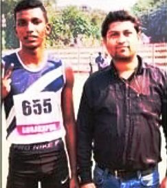 अपने मित्र के साथ एथलीट यश तोमर। अपने मित्र के साथ एथलीट यश तोमर।