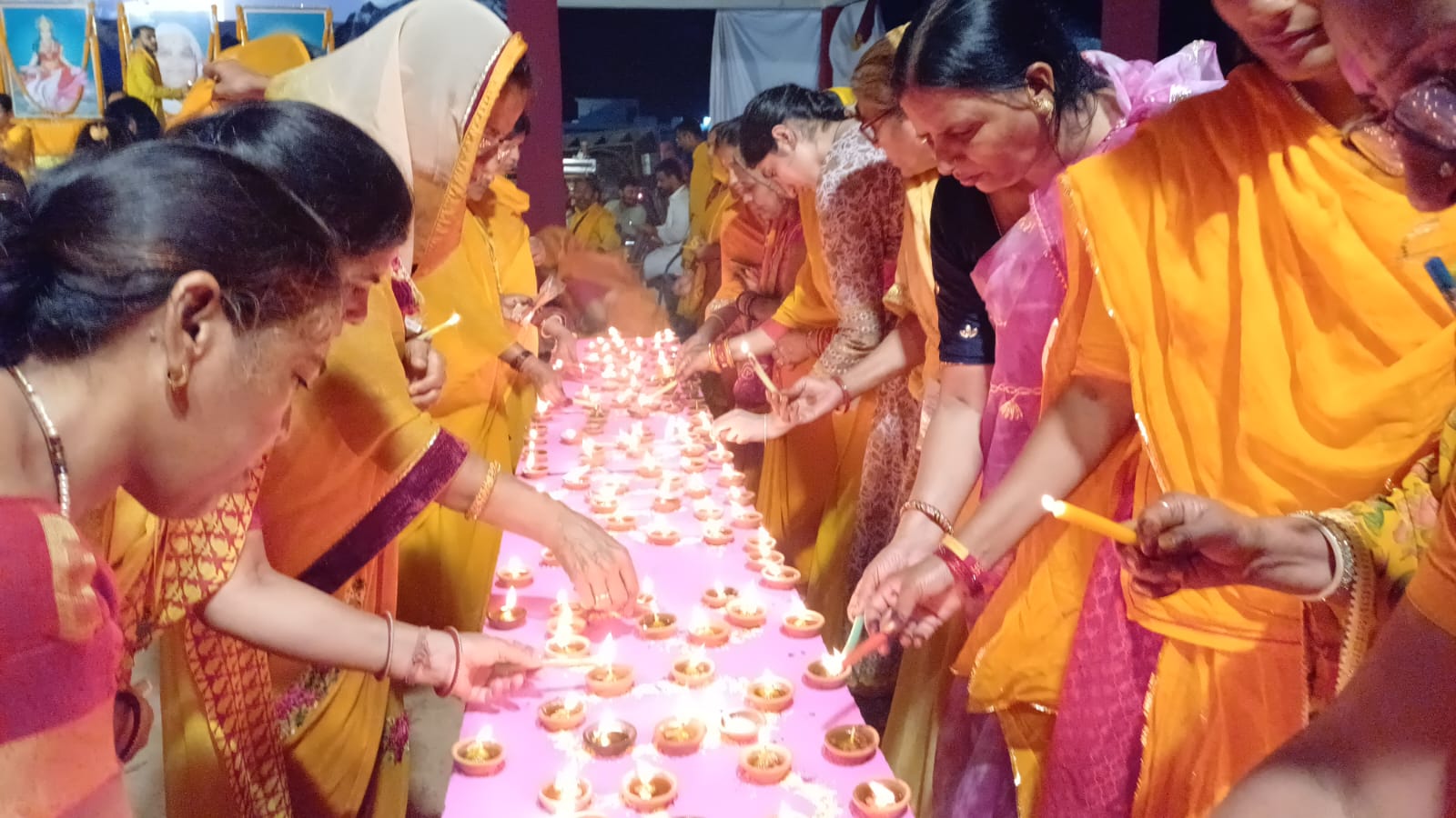 शारदीय नवरात्रि की पूर्व संध्या पर राष्ट्र निर्माण दीप महायज्ञ का आयोजन शारदीय नवरात्रि की पूर्व संध्या पर राष्ट्र निर्माण दीप महायज्ञ का आयोजन