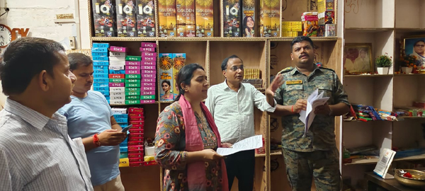 छतरपुर : जब्त पटाखों को किया गया जमीदोज ,कलेक्टर ने कार्यवाही के दिए निर्देश छतरपुर : जब्त पटाखों को किया गया जमीदोज ,कलेक्टर ने कार्यवाही के दिए निर्देश