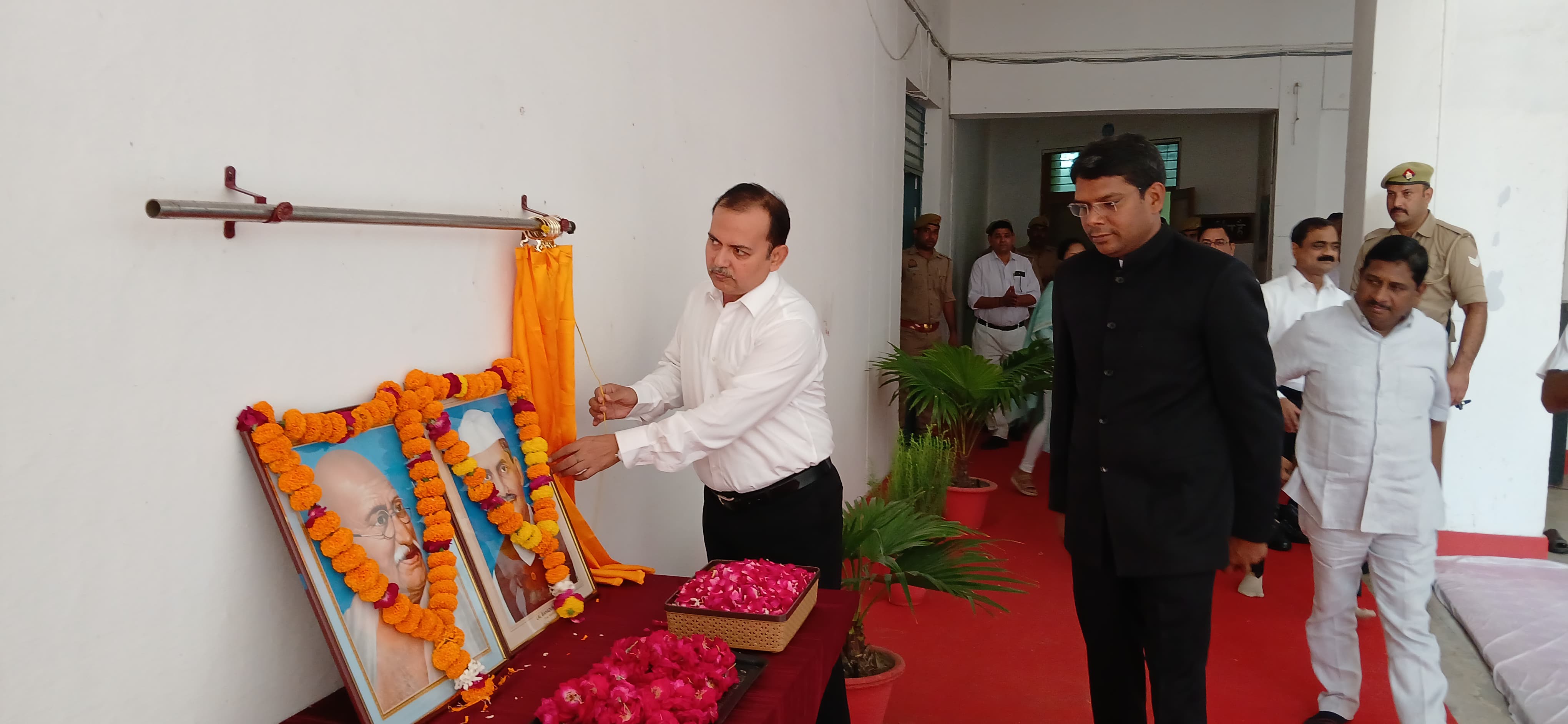 जिलाधिकारी जिलाधिकारी