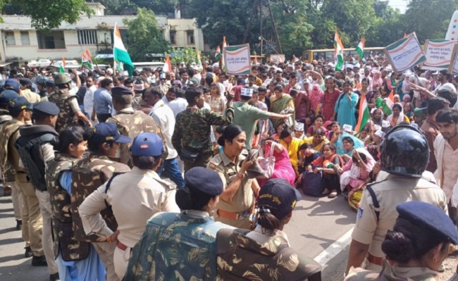 अतिथि शिक्षकों का प्रदर्शन अतिथि शिक्षकों का प्रदर्शन