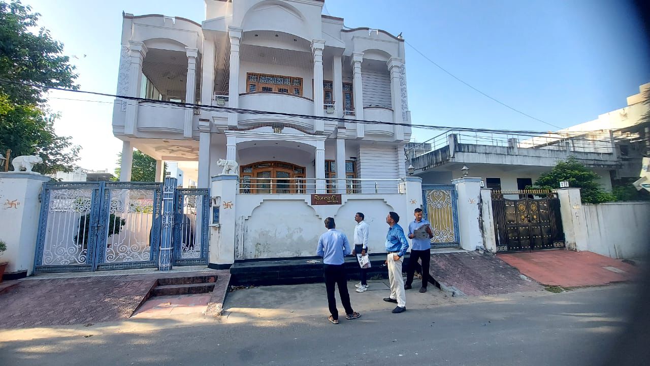 संभागीय आयुक्त के जयपुर,कोटा एवं दौसा स्थित चार ठिकानों पर एसीबी ने मारे छापे संभागीय आयुक्त के जयपुर,कोटा एवं दौसा स्थित चार ठिकानों पर एसीबी ने मारे छापे