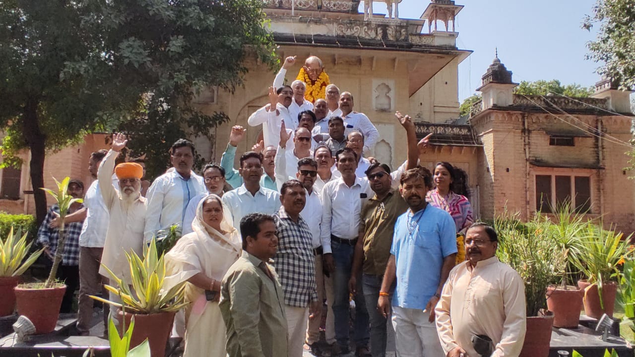 स्वच्छता को अपने आचरण में इस तरह अपना लो कि वह आपकी आदत बन जाए’—गांधी स्वच्छता को अपने आचरण में इस तरह अपना लो कि वह आपकी आदत बन जाए’—गांधी