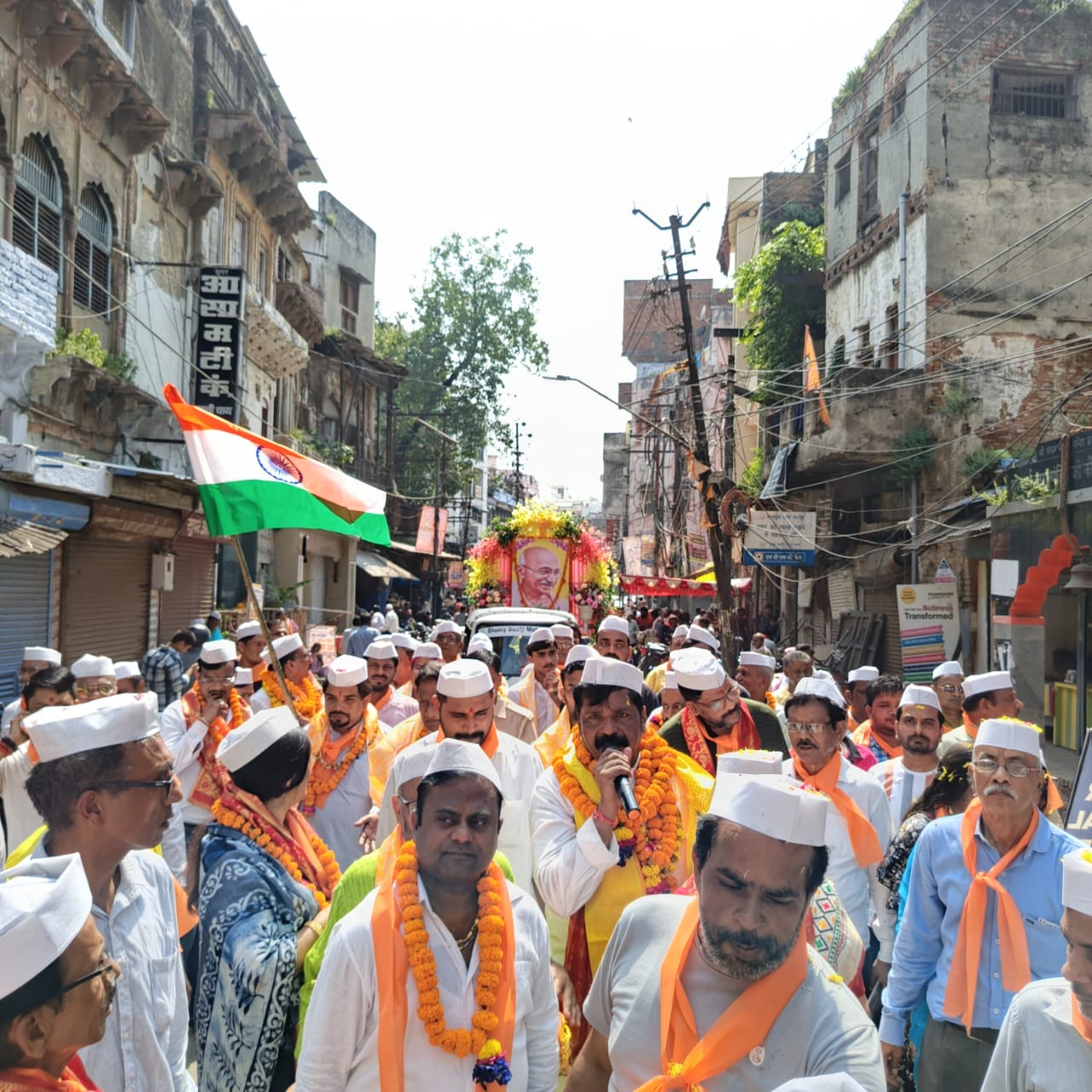 गांधी संदेश पदयात्रा में शामिल अखिल भारतीय वैश्य एकता परिषद के पदाधिकारी व कार्यकर्ता गांधी संदेश पदयात्रा में शामिल अखिल भारतीय वैश्य एकता परिषद के पदाधिकारी व कार्यकर्ता