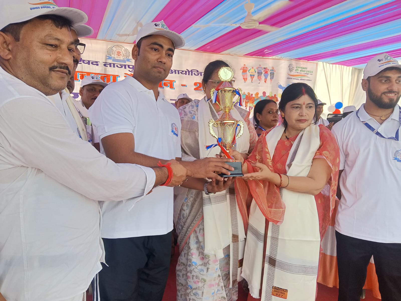कार्यक्रम मे उपस्थित जनप्रतिनिधि एवं कार्यापलक अधिकारी कार्यक्रम मे उपस्थित जनप्रतिनिधि एवं कार्यापलक अधिकारी