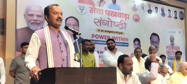 सम्बोधित करते डिप्टी सीएम