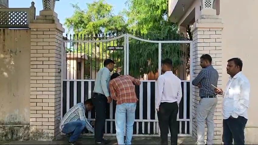 कोटा के संभागीय आयुक्त पर राजेन्द्र विजय पर एसीबी की कार्रवाई हुई है। कोटा के संभागीय आयुक्त पर राजेन्द्र विजय पर एसीबी की कार्रवाई हुई है।