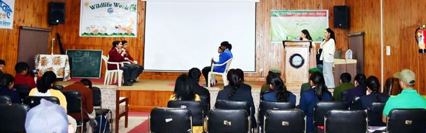 वन्य प्राणी सप्ताह पर आयोजित प्रतियोगिताओं में प्रतिभाग करते स्कूली बच्चे। वन्य प्राणी सप्ताह पर आयोजित प्रतियोगिताओं में प्रतिभाग करते स्कूली बच्चे।
