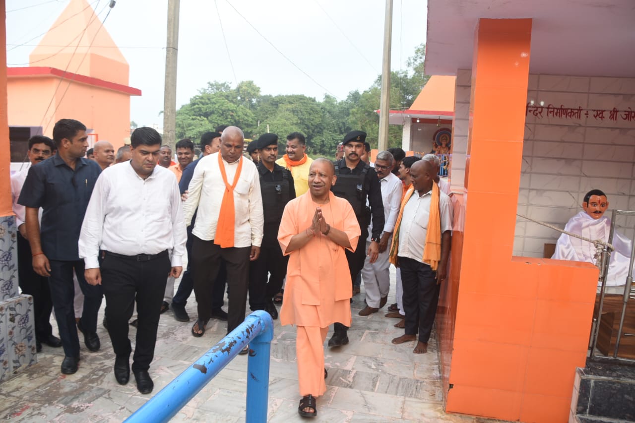 बुढ़िया माई मंदिर परिसर में हुए सुंदरीकरण कार्यों का मुख्यमंत्री ने किया निरीक्षण*