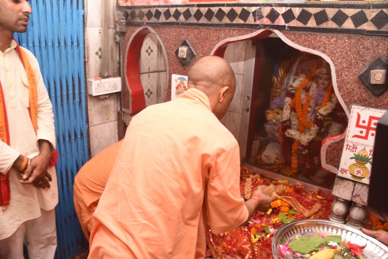 बुढ़िया माई मंदिर परिसर में हुए सुंदरीकरण कार्यों का मुख्यमंत्री ने किया निरीक्षण*