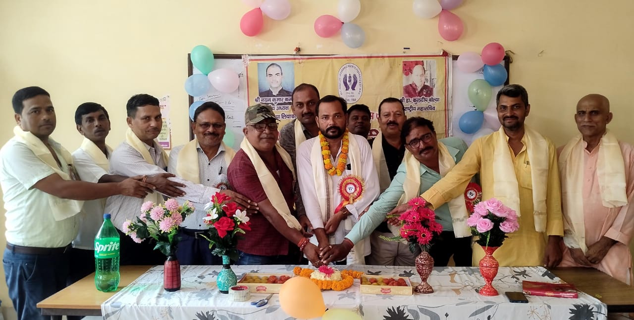 लियाफी का स्थापना दिवस मनाते अभिकर्ता लियाफी का स्थापना दिवस मनाते अभिकर्ता