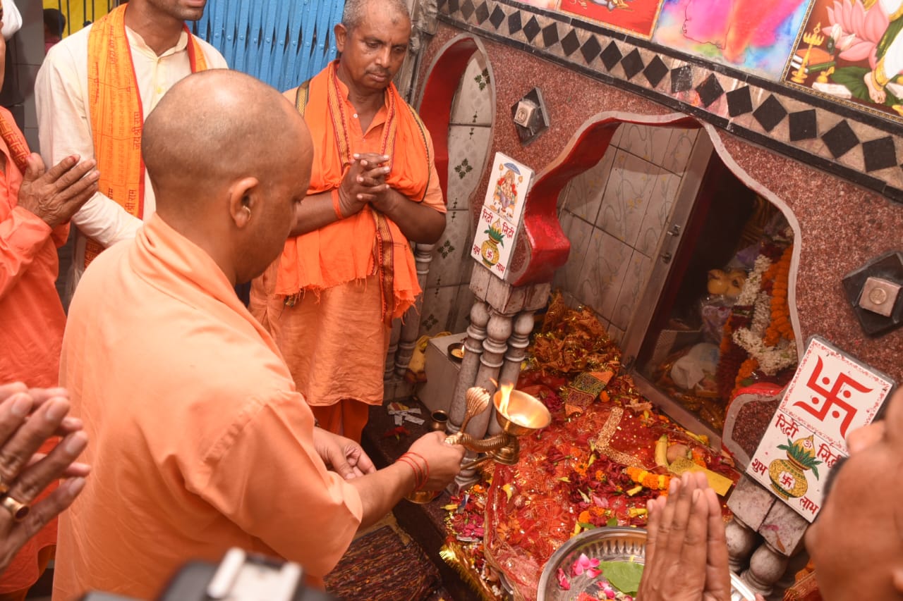 बुढ़िया माई मंदिर परिसर में हुए सुंदरीकरण कार्यों का मुख्यमंत्री ने किया निरीक्षण* बुढ़िया माई मंदिर परिसर में हुए सुंदरीकरण कार्यों का मुख्यमंत्री ने किया निरीक्षण*