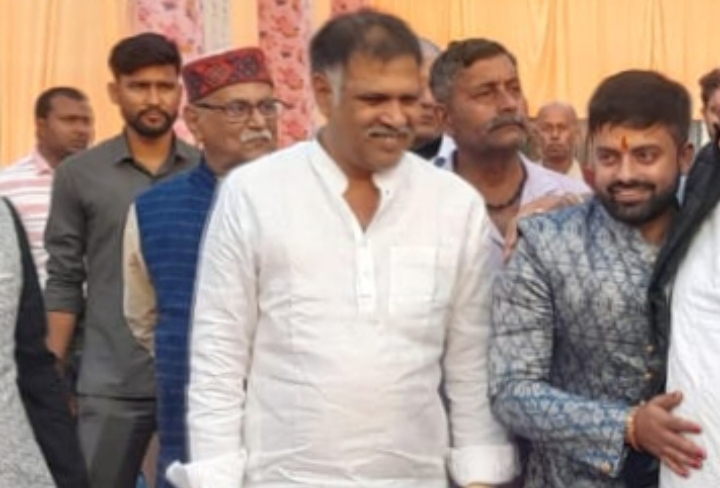 पूर्व सांसद सूरजभान व अन्य पूर्व सांसद सूरजभान व अन्य