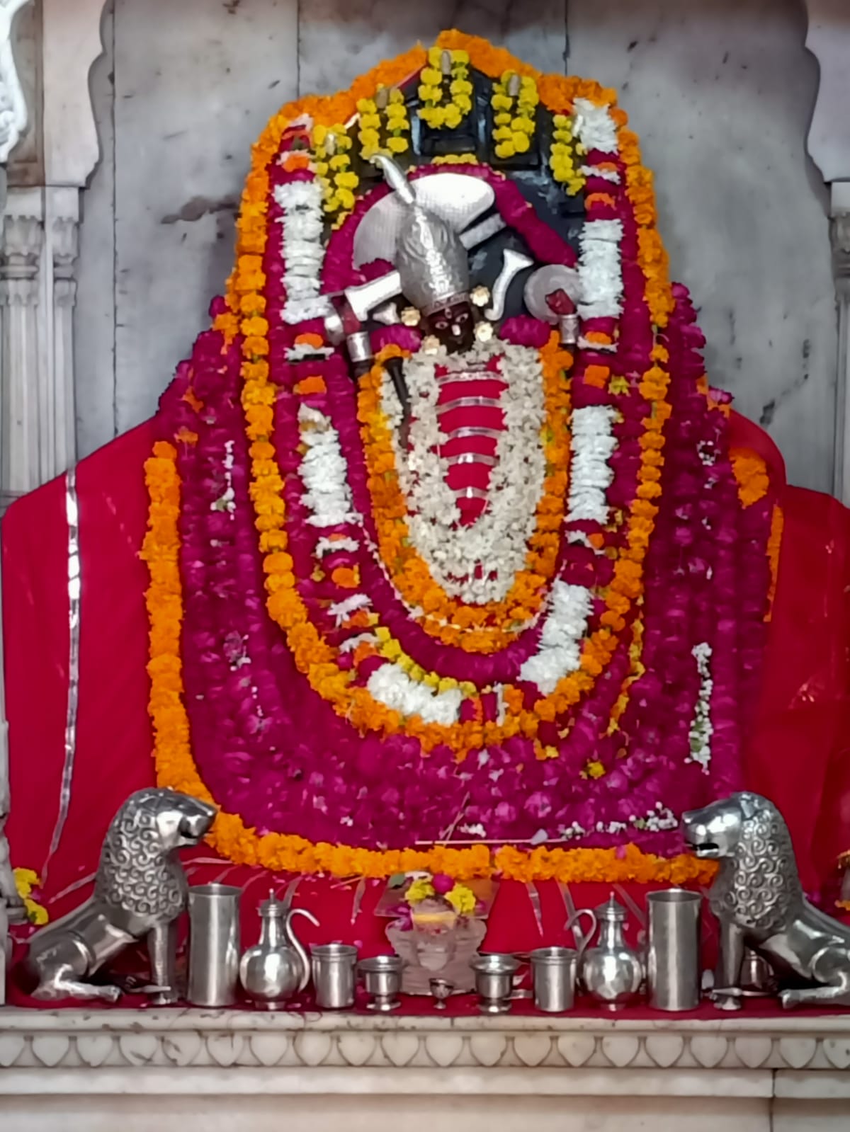 शारदीय नवरात्र शुरू: घर-घर, मंदिर-मंदिर में हुई घट स्थापना शारदीय नवरात्र शुरू: घर-घर, मंदिर-मंदिर में हुई घट स्थापना