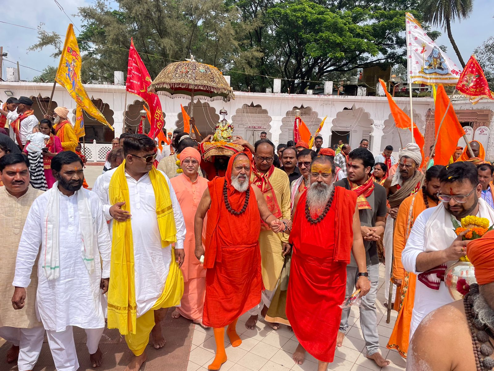 नगर भ्रमण में परमपूज्य श्री कल्याण बाबा जी नगर भ्रमण में परमपूज्य श्री कल्याण बाबा जी