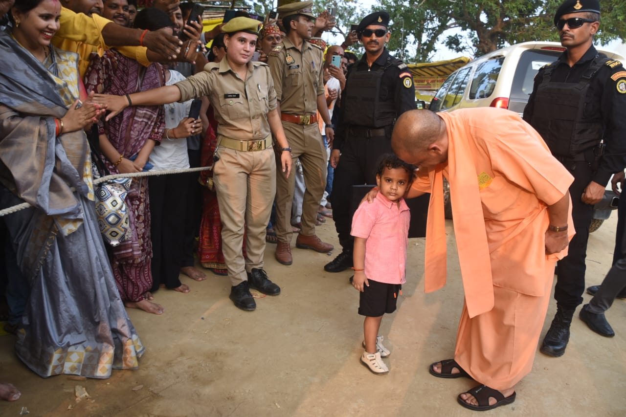 बुढ़िया माई मंदिर परिसर में हुए सुंदरीकरण कार्यों का मुख्यमंत्री ने किया निरीक्षण*