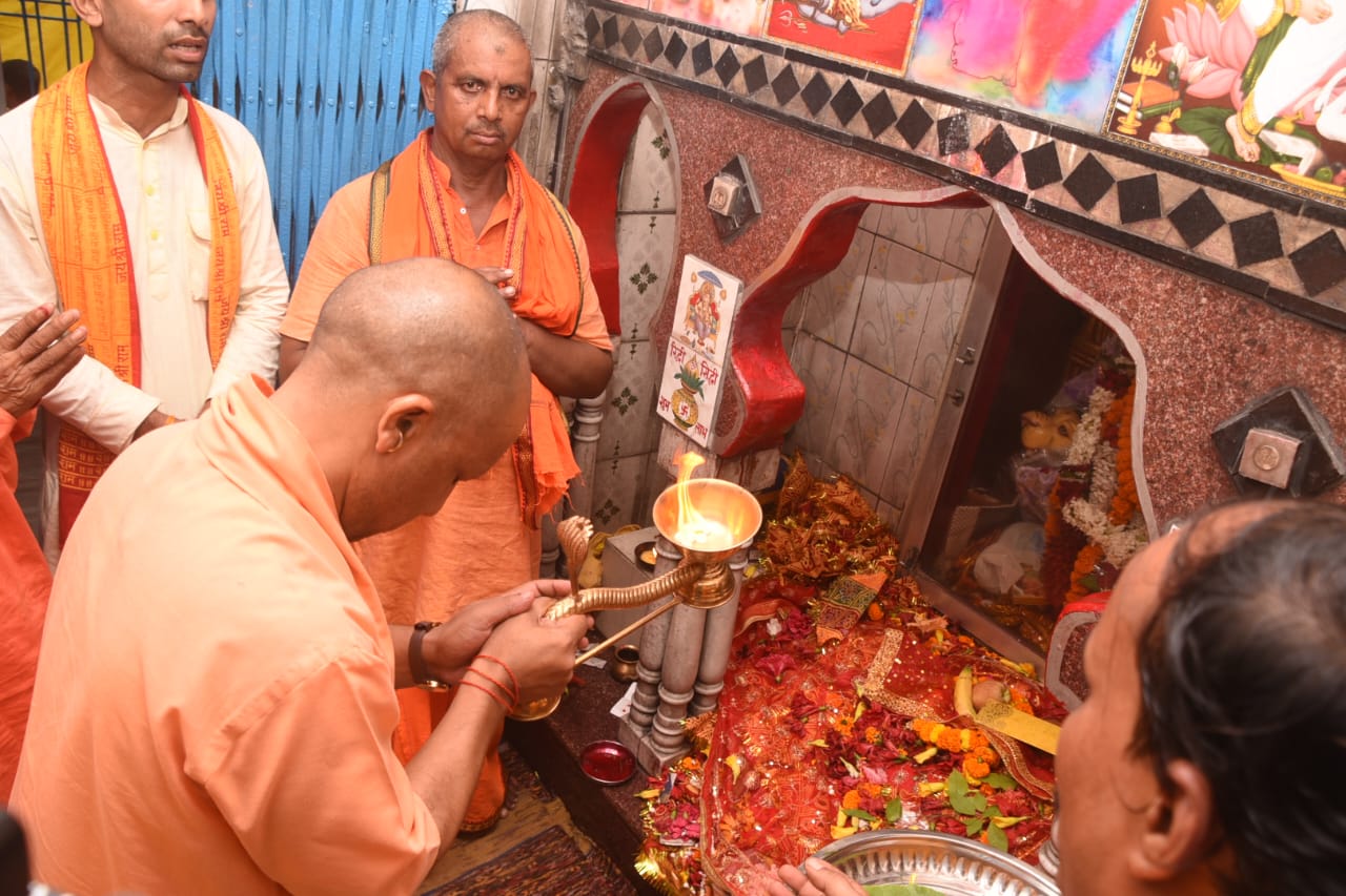 बुढ़िया माई मंदिर परिसर में हुए सुंदरीकरण कार्यों का मुख्यमंत्री ने किया निरीक्षण*