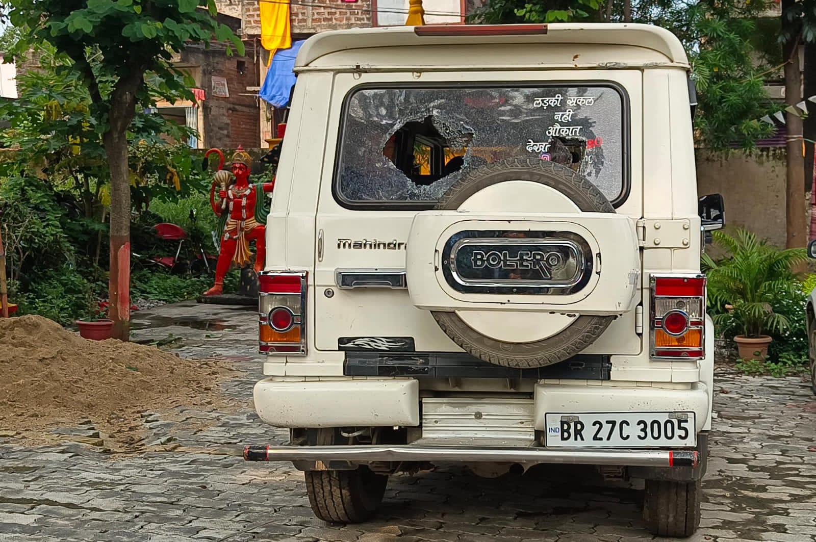 गाड़ी के टूटे शीशे गाड़ी के टूटे शीशे