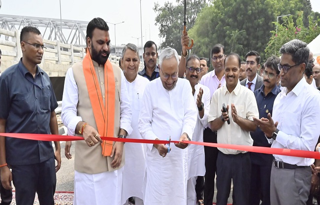 मुख्यमंत्री रैम्प का लोकार्पण करते हुए मुख्यमंत्री रैम्प का लोकार्पण करते हुए